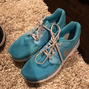 Women’s Nike sneakers